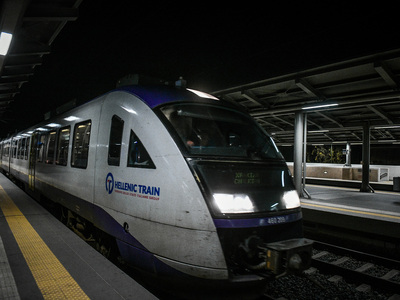 Σύγκρουση τρένου του Προαστιακού με δίκυ...