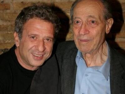 Ο Ανδρέας Ανδριόπουλος στη φωτ. με τον η...