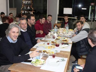 "Οικογενειακό" δείπνο για τους...