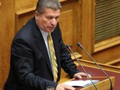 Με ένα tweet-αφιέρωση απάντησε στους Ανε...