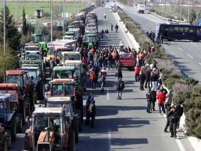 Μετά τις συγκοινωνίες, τα «μπλόκα» των αγροτών