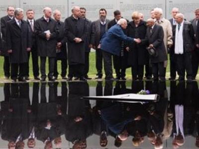 Μνημείο για τους Ρομά - θύματα του Ολοκα...