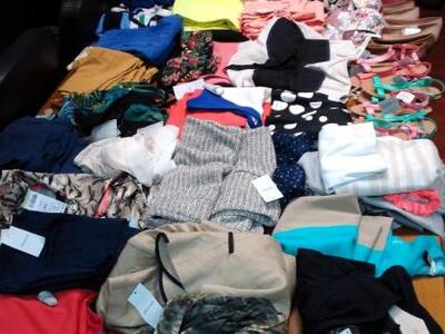 Συγκέντρωση είδών ρουχισμού στα γραφεία ...
