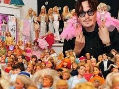 O Johnny Depp έχει συλλογή από... Barbie!