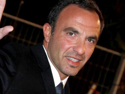 Ο Νίκος Αλιάγας παραλαμβάνει το "χρ...