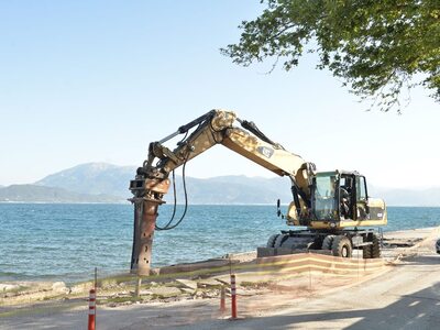 Πάτρα: Ξεκίνησαν οι εργασίες στην παραλι...