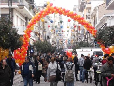 Πάτρα: Κοσμοσυρροή αυτή την ώρα στον πεζ...