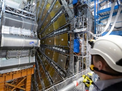«Πράσινο φως» από το CERN για νέο πείραμ...