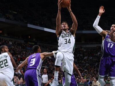 ΝΒΑ: Σούπερ Αντετοκούνμπο ισοφάρισε ρεκόρ 40 ετών 