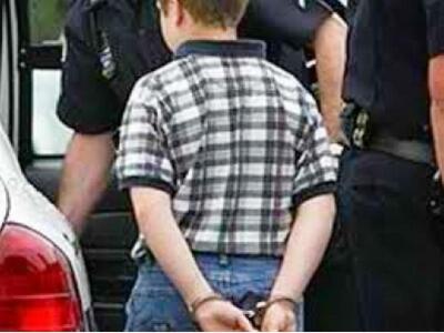 Σπείρα ανήλικων διέρρηξε τέσσερα καταστήματα