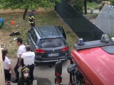 Ιταλία: Αυτοκίνητο εισέβαλε σε παιδικό σ...