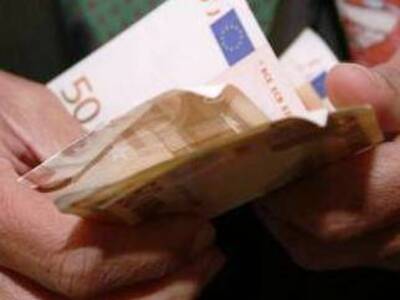 Πάνω από 800 εκατομύρια ευρώ τα φακελάκι...
