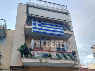 Πάτρα: Η τεράστια ελληνική σημαία για τη...