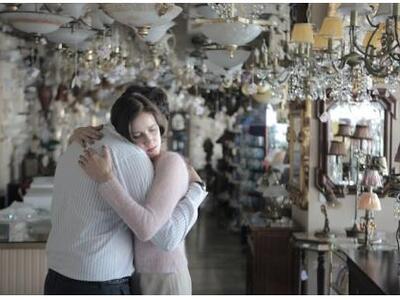 Στο Λονδίνο ξεκινά να προβάλλεται από αύ...