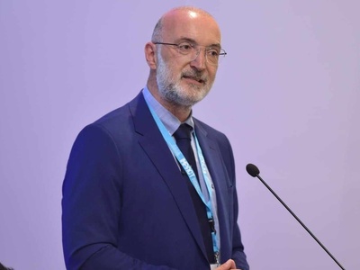 Περί δασμών και παραγωγικού μοντέλου