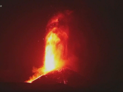 Σοκ και δέος από τις εκρήξεις ηφαιστείων...