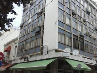 Πάτρα: Έσπασαν και διέρρηξαν γραφεία σε ...