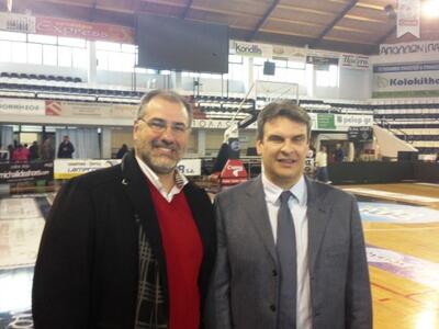 Β. Γκολφινόπουλος: Στην κοπή της Πρωτοχρ...