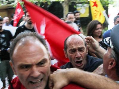 Έριξαν χημικά στη συγκέντρωση της ΛΑΕ κα...