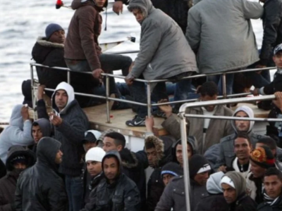 Ισπανία: 13 μετανάστες διασώθηκαν από τη...