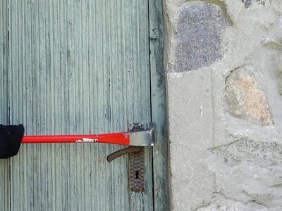 Μεσολόγγι: 18χρονος επιχείρησε να διαρρή...