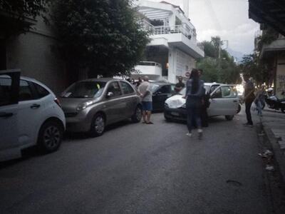 Πάτρα: Σύγκρουση οχημάτων στη διασταύρωσ...