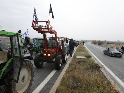 Αγρότες: Επιμένουν στις κινητοποιήσεις τ...