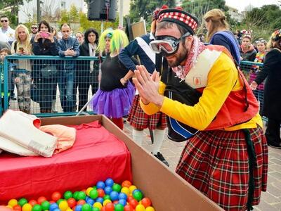 Πάτρα: Στο facebook φέτος ο Κρυμμένος Θη...