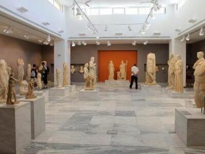 Γυρίζουν την πλάτη στο αρχαιολογικό μουσ...