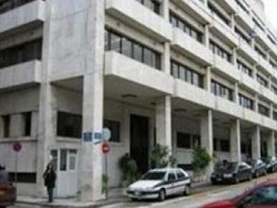 Φήμες για απομάκρυνση συγγενικού προσώπο...