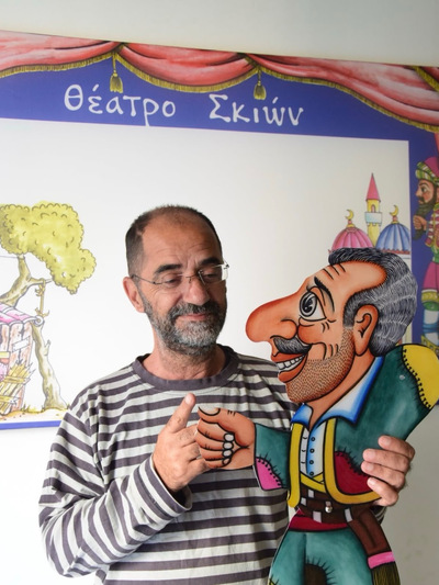 Ο τιμώμενος καραγκιοζοπαίκτης, Κώστας Μακρής΄.