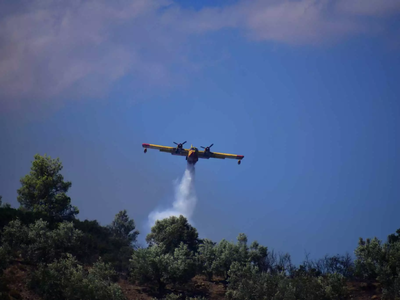 Ολονύχτια μάχη με τις φλόγες στο όρος Πά...