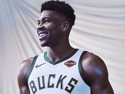 Υπογράφει το μεγαλύτερο συμβόλαιο στην Ι...