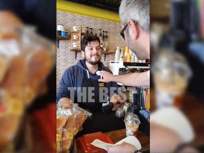 Η φρενίτιδα για αγορά χαρτιών υγείας, λό...