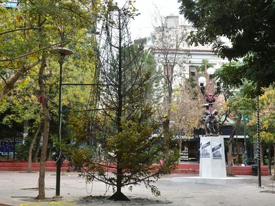 Έκαψαν πάλι το χριστουγεννιάτικο δέντρο ...