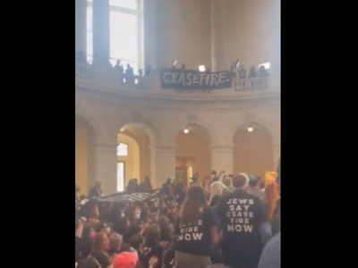 Διαδηλωτές υπέρ της εκεχειρίας στη Γάζα ...