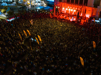 Κοσμοπλημμύρα στο grande finale του Welc...