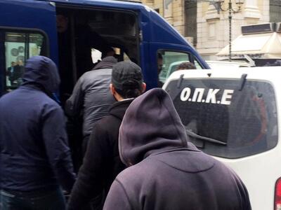 Τώρα! Αντιεξουσιαστές κατέλαβαν τα γραφε...