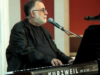 Η μάχη του Θάνου Μικρούτσικου με τον καρ...