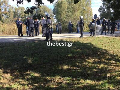 Αραξος: Δεκάδες άτομα με πανό, σημαίες κ...
