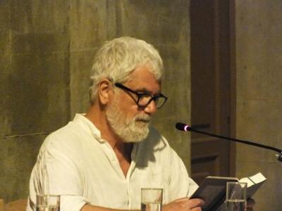 Ο Μιχάλης Μανιάτης διαβάζει αποσπάσματα