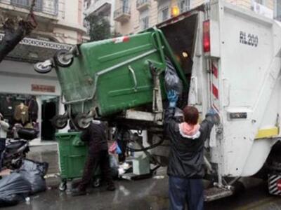 Πάτρα: Άγιο είχε ο οδηγός απορριμματοφόρ...