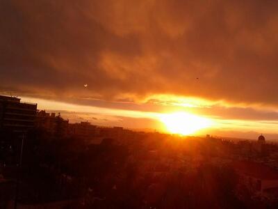 "Τα συννεφα της βροχης παιζουν με τ...