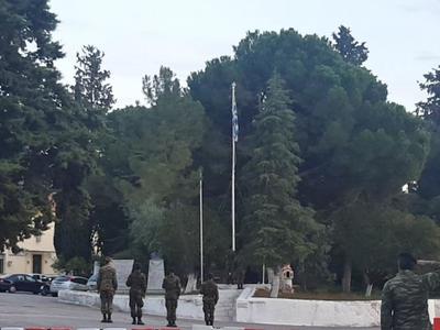 Πάτρα: Η υποστολή της ελληνικής σημαίας ...
