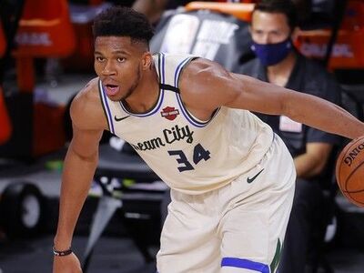 «Ιπτάμενος» Αντετοκούνμπο: Συνεχόμενα φα...