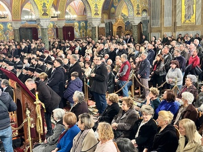 ΠΑΤΡΑ: Η ανακοίνωση της Μητρόπολης για την χθεσινή συγκέντρωση - προσευχή στον Ι.Ν. Αγ. Ανδρέου - ΦΩΤΟ
