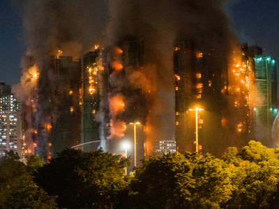 Πύρινη τραγωδία στο Χονγκ Κονγκ: 36 νεκρ...