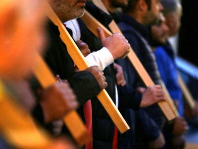 Τώρα! Πορεία στο κέντρο της Πάτρας παρά τη βροχή 