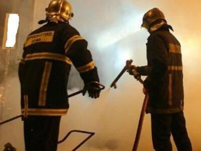 Πάτρα: Φωτιά σε επιχείρηση που επισκευάζει σκάφη