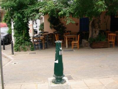 Ιδού πως κατάντησαν τον πεζόδρομο της Τρ...